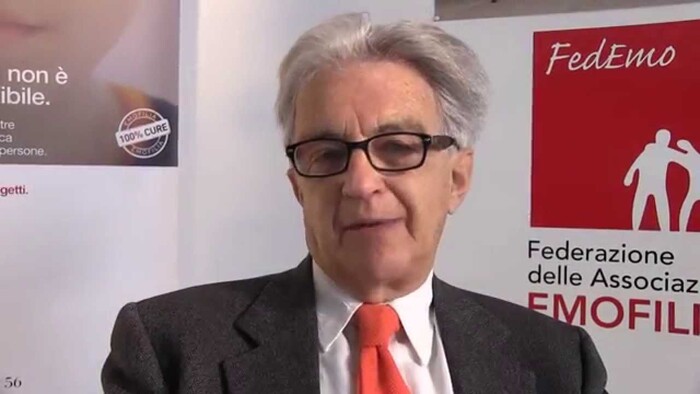 AstraZeneca e J&J verso lo stop, Mannucci: "Sotto i 50 anni vaccini a mRna più sicuri, riconosciuta sindrome scatenata da vaccino"