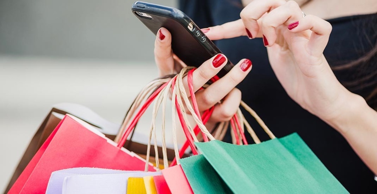 black friday, donna fa shopping