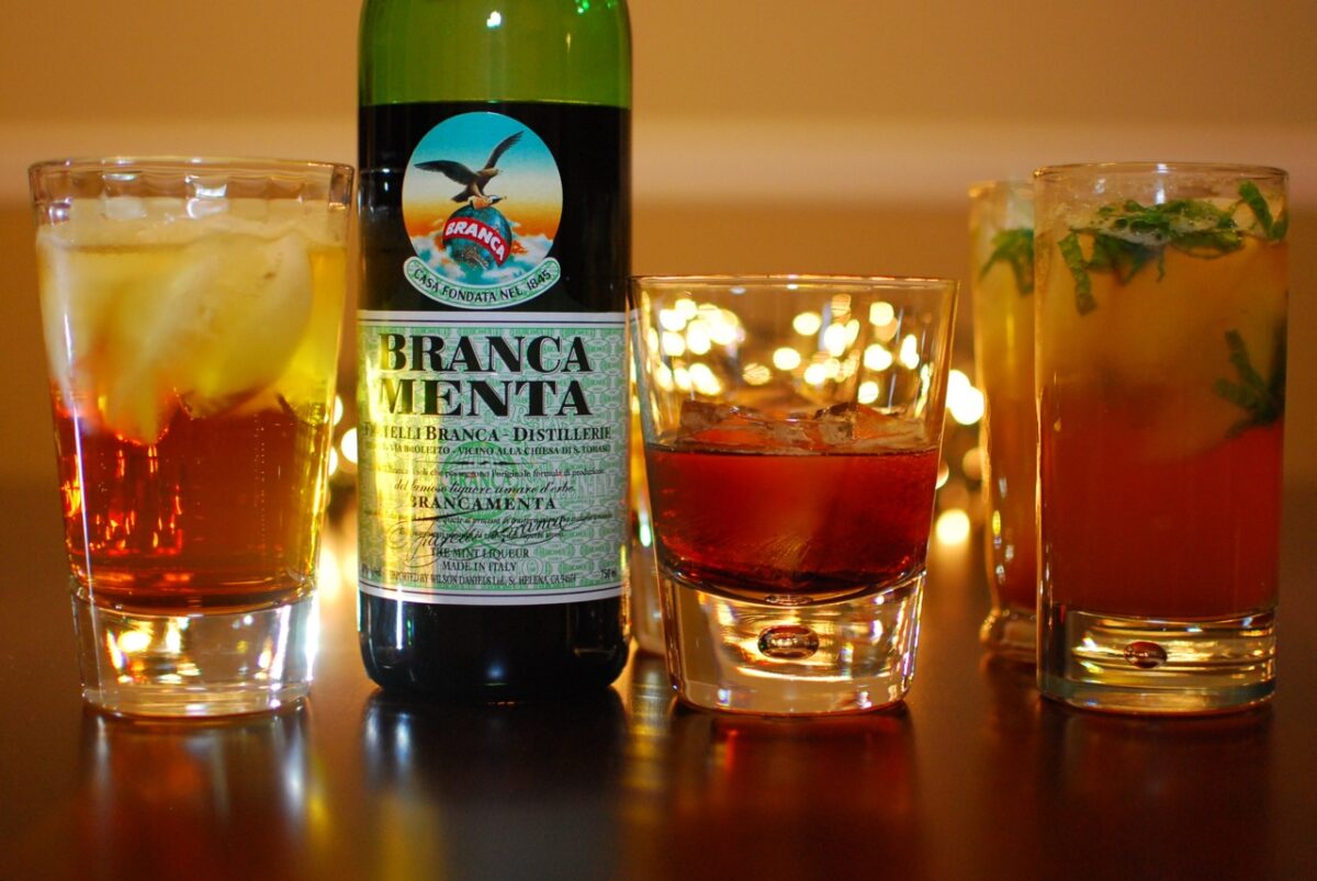 Dalla nascita del mito al lancio dell'iconica campagna pubblicitaria: la storia di Brancamenta 1