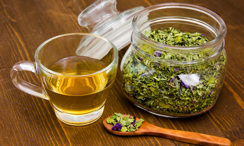 Infusi di benessere: proprietà terapeutiche delle erbe officinali e come prepararle correttamente 1