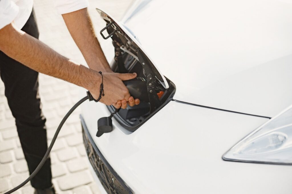 In arrivo l’incentivo per auto elettriche 2025.