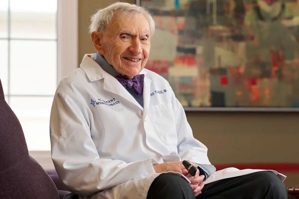 Howard Tucker a 102 anni è il medico più longevo al mondo: qual è il segreto? 3