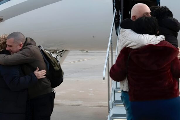 Alberto Trentini e Mario Burlò sono atterrati in Italia: "Grazie a chi ci è stato vicino" 15