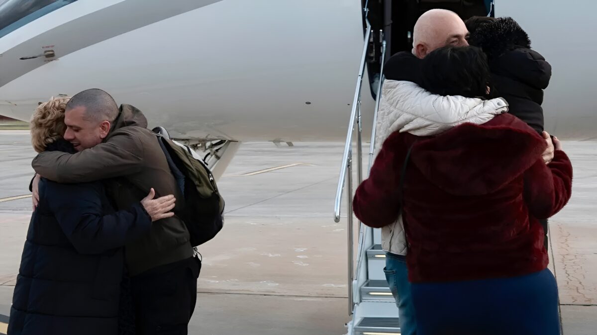 Alberto Trentini e Mario Burlò sono atterrati in Italia: "Grazie a chi ci è stato vicino" 1