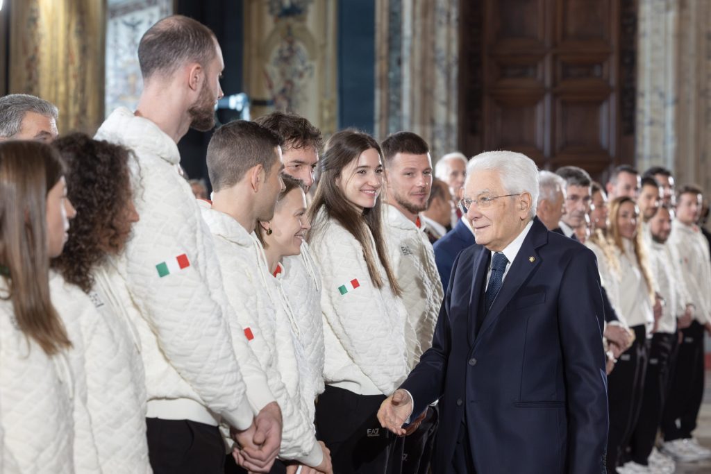 Consegnato il Tricolore ai portabandiera di Milano Cortina 2026: "L'Italia sarà con voi" 3