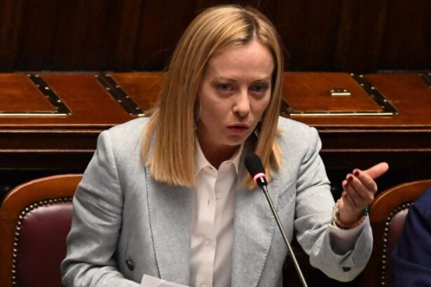 Il femminicidio è reato, approvata dalla Camera la legge che lo condanna 15