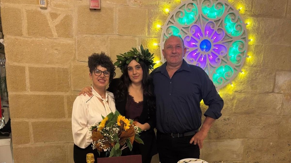 La tesi di Aurora sulla terapia dell'abbraccio: "Annienta barriere della sclerosi" 1